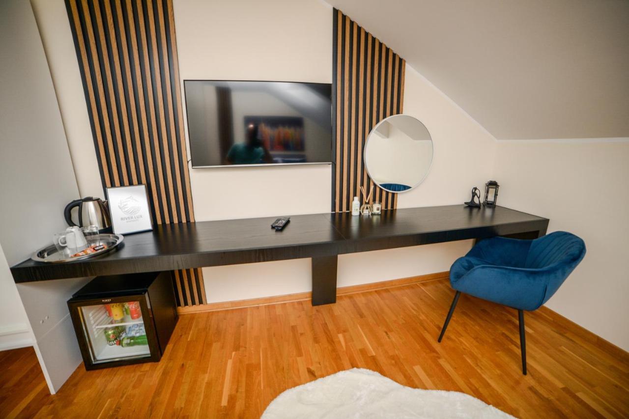 Mini Hotel Riverlux Apartments Bačka Palanka Esterno foto