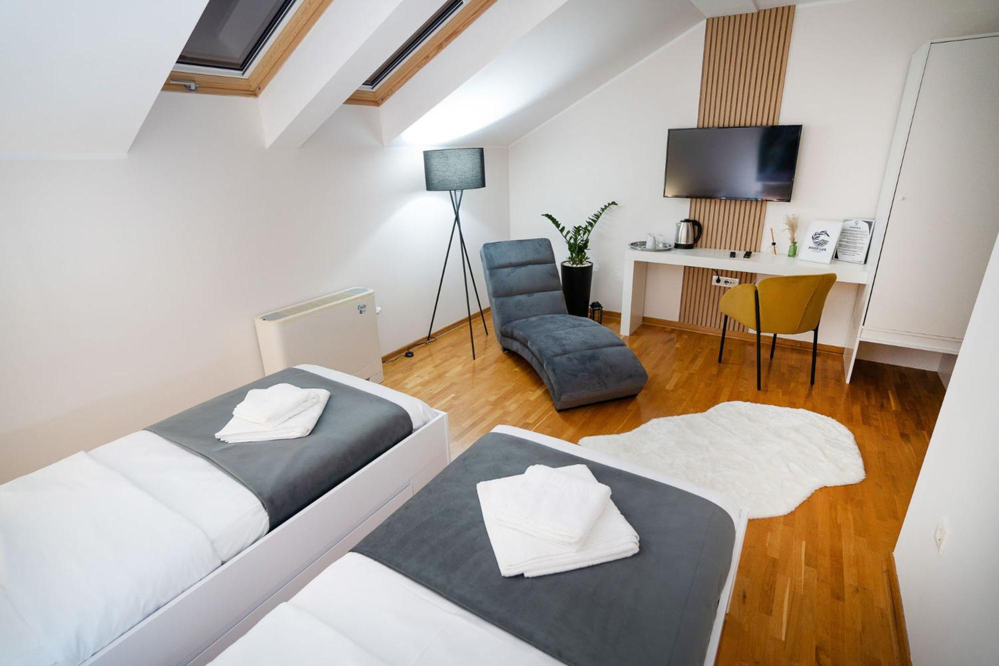 Mini Hotel Riverlux Apartments Bačka Palanka Esterno foto