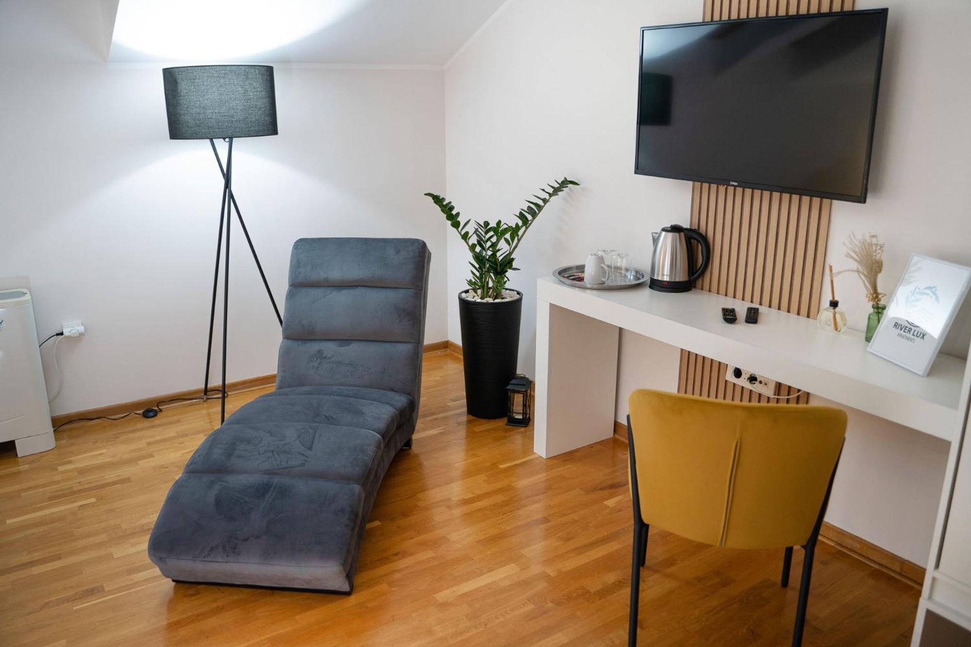 Mini Hotel Riverlux Apartments Bačka Palanka Esterno foto