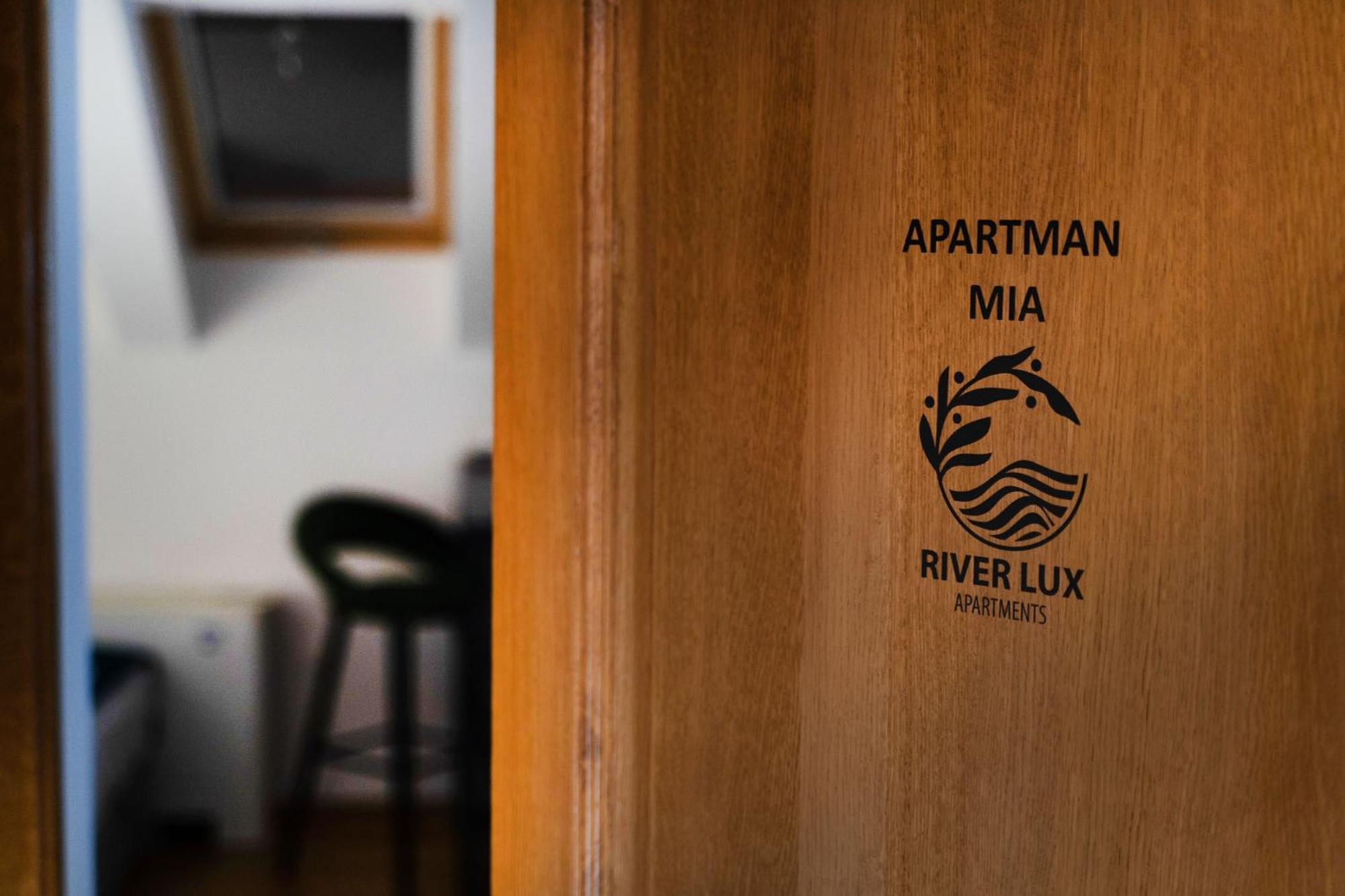Mini Hotel Riverlux Apartments Bačka Palanka Esterno foto