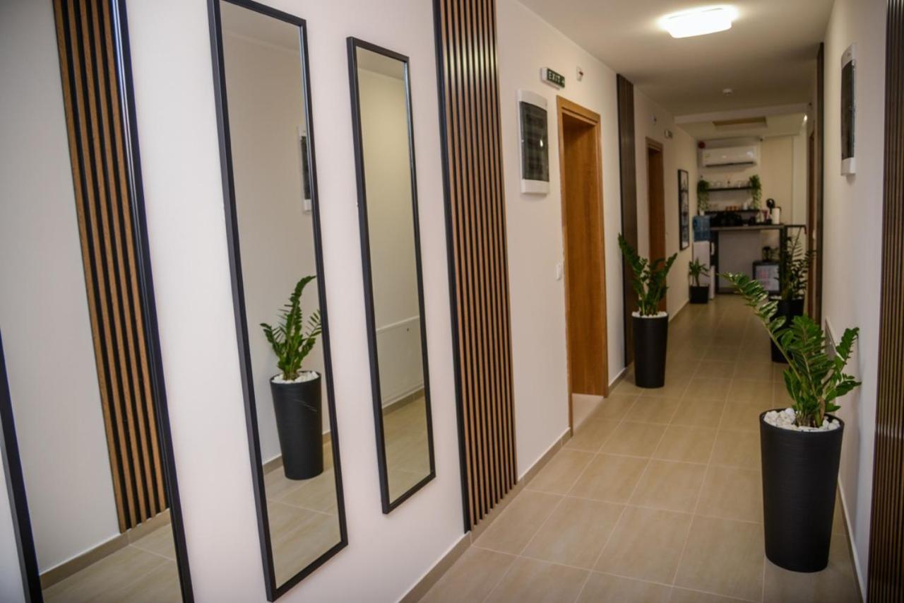 Mini Hotel Riverlux Apartments Bačka Palanka Esterno foto